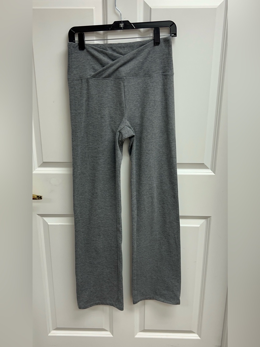 Marika gray,crossed over V shaped high-waisted flare yoga pants Size medium